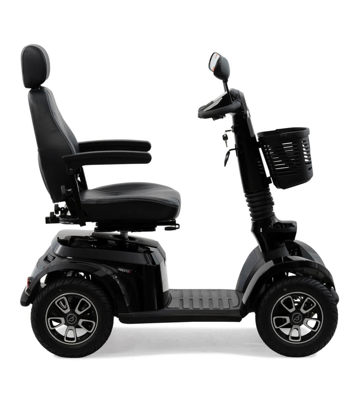 Vue latéral du scooter électrique handicapé PMR Life & Mobility Presto S en noir
